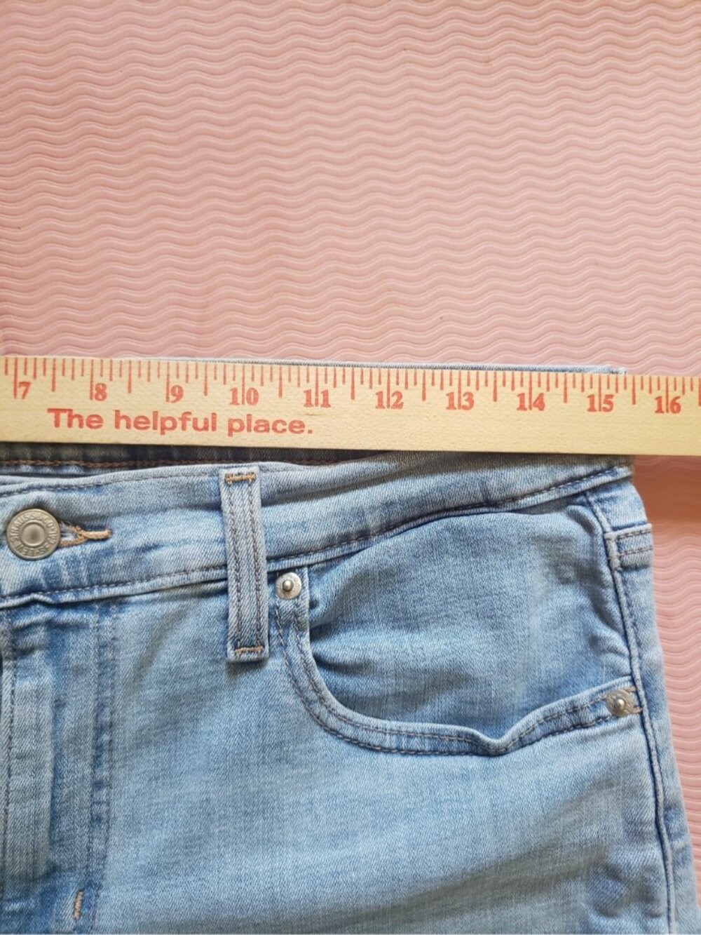 Levi's Women's Mid-Length Denim Shorts Light Wash Size 30 Classic Casual Summer - Picture 14 of 16